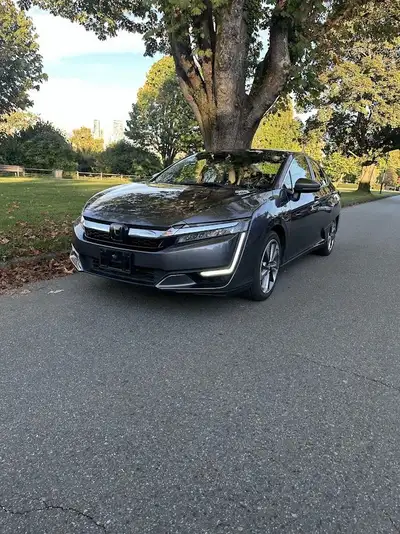 ONE OWNER/NO ACCIDENTS/FULL DEALER SERVICE RECORDS/LOCAL BC CAR! ChatGPT said: 2019 Honda Clarity To...