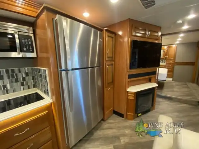 2018 Fleetwood RV Discovery 38K only 14,584 Miles in RVs & Motorhomes in Moncton - Image 20