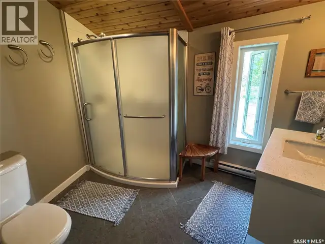 Lakefront Round House Northern Admin District, Saskatchewan in Houses for Sale in La Ronge - Image 10