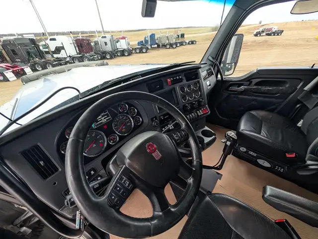 2021 KENWORTH W990 in Heavy Trucks in Saskatoon - Image 16