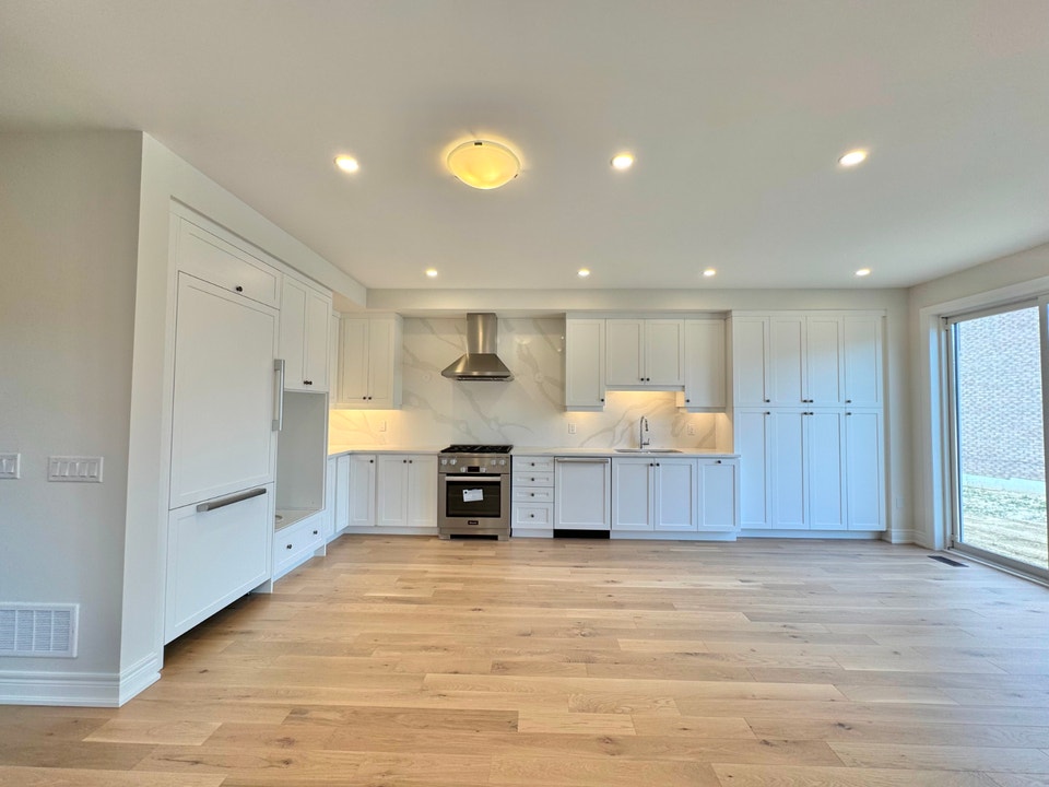VAUGHAN - BRAND NEW EXEC TOWN-HOME 3bd, 3bth, 3cars $3995+Util 1
