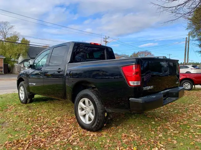 2015 NISSAN TITAN CREW 4X4 1 OWNER CERTIFIED in Cars & Trucks in Guelph - Image 9