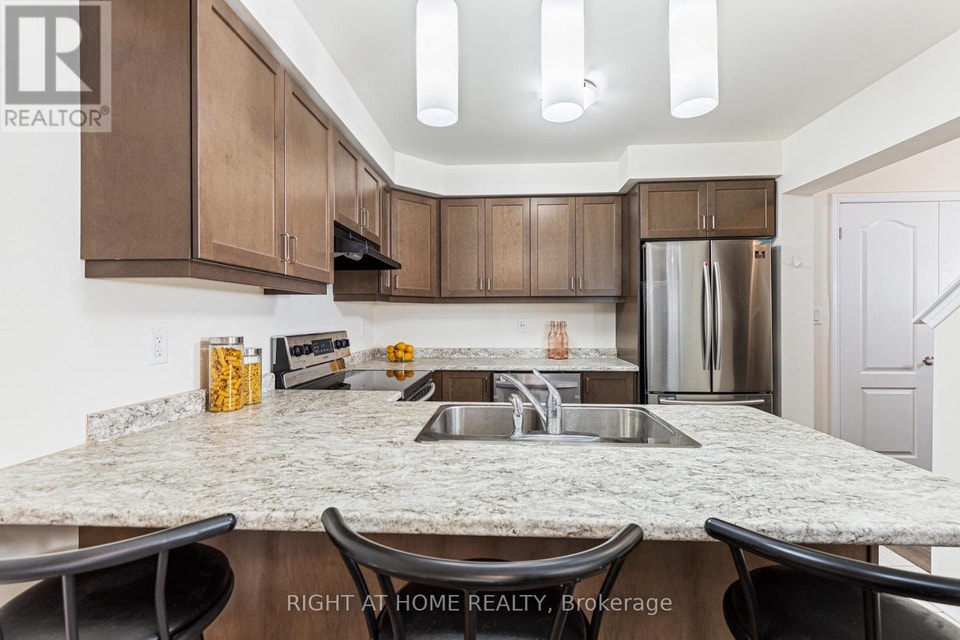 2493 FALL HARVEST CRESCENT Pickering, Ontario 5