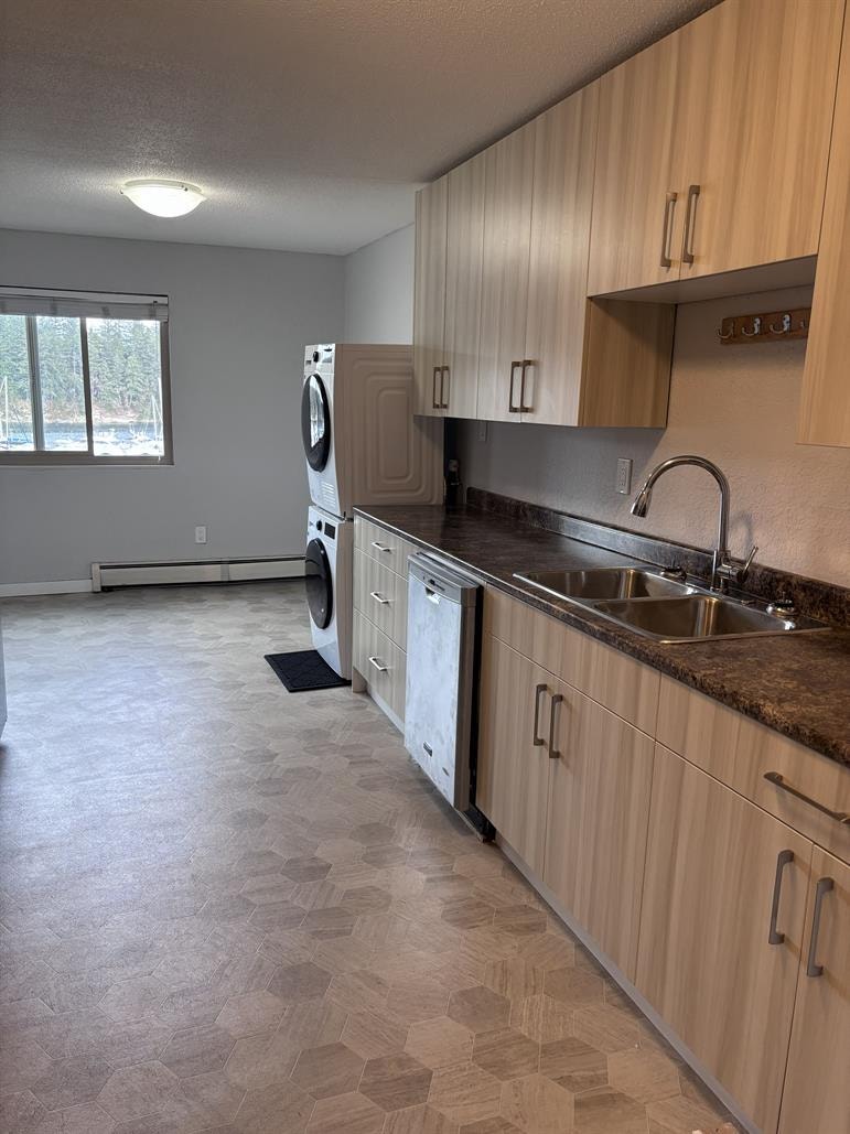 3 Bedroom Apartment for Rent - 450 Stewart AvenueUnit 314 5