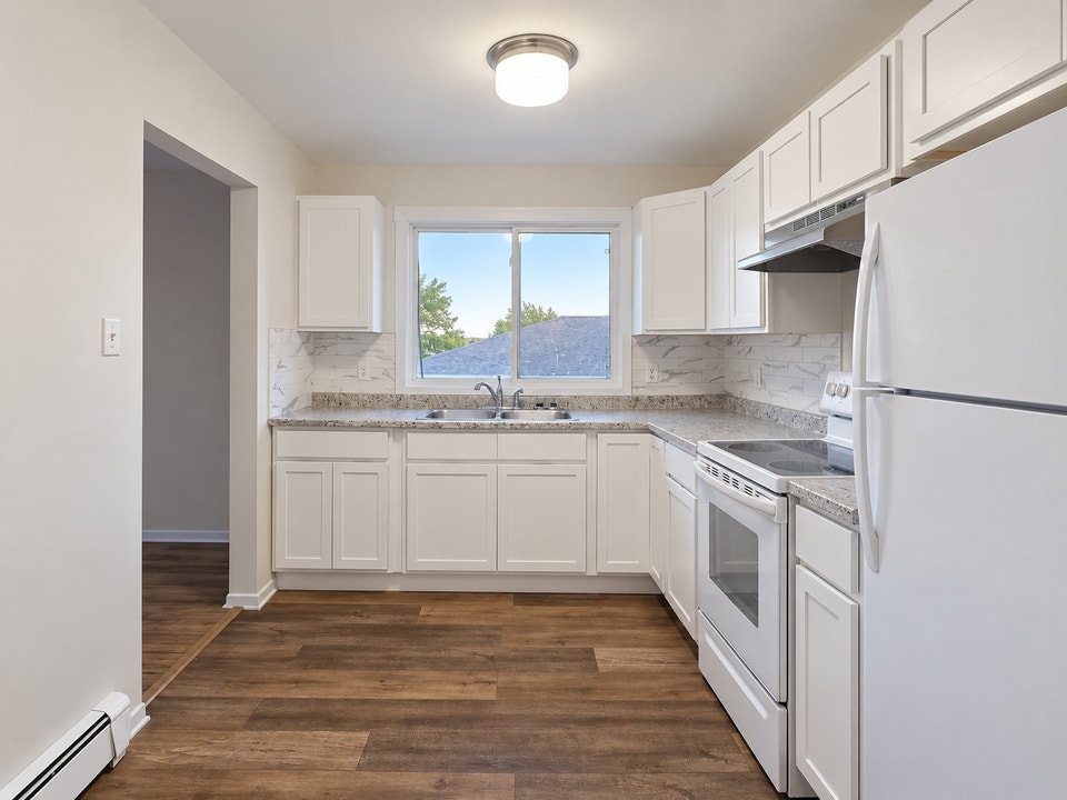 36-4 Gebhardt ~renovated 2 bedroom apartment Heat included 3