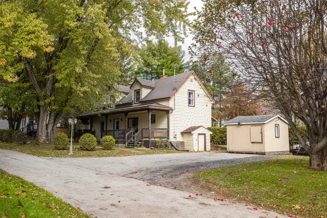 Une vraie aubaine à seulement 230 000 $! in Houses for Sale in Sherbrooke - Image 2