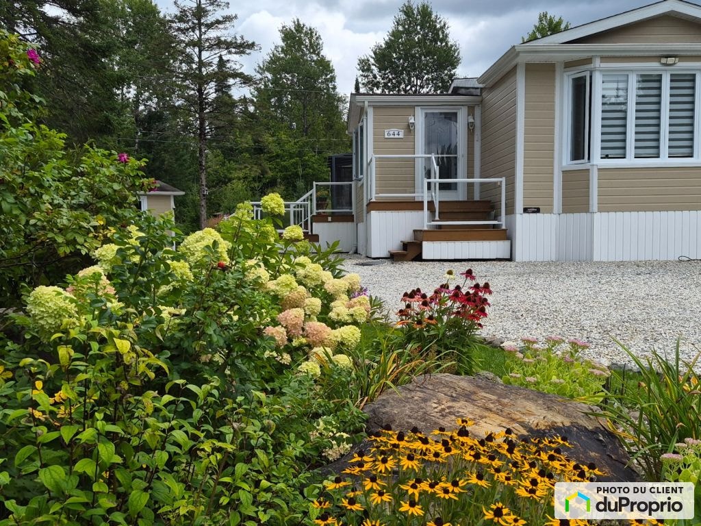 $366,500 - Manufactured home for sale in St-Etienne-De-Bolton — photo 1