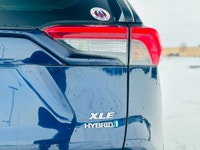 Low Mileage, Sunroof, Heated Steering Wheel, Power Liftgate, Heated Seats, Aluminum Wheels! "Stratfo... (image 9)