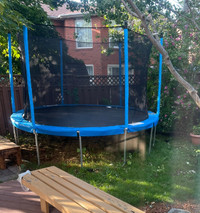 Trampoline with cover/delivery