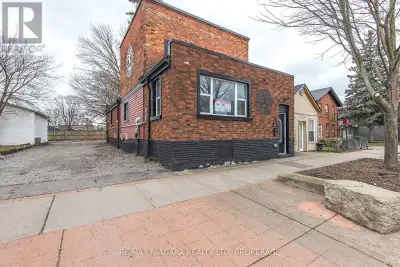 Prime mixed-use opportunity in the heart of Port Colborne! This front-and-back duplex offers excelle...