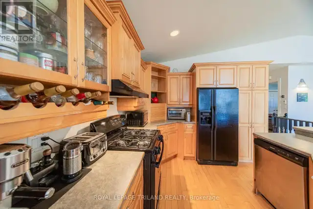 10234 JULIE AVENUE Lambton Shores (Grand Bend), Ontario in Houses for Sale in Grand Bend - Image 20
