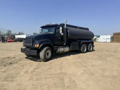 2005 Mack Granite CV713 6x4 Non-Potable Water Truck Comes with a Mack AI460 diesel engine, 460 HP, 2...