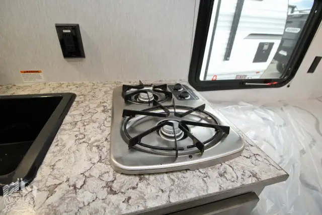 2025 ,Sun Lite,Sunset Park RV 13BH in Travel Trailers & Campers in Kamloops - Image 13