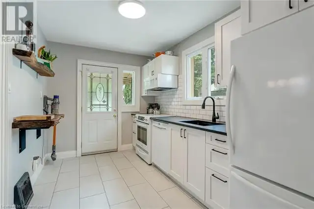 52 DELAWARE Avenue Hamilton, Ontario in Houses for Sale in Hamilton - Image 13