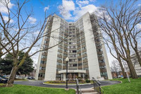2 Bedroom 2 Bths - located at Hurontario St & Queensway W