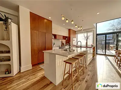 Grand et magnifique cottage luxueux de 4 chambres, 2 salles de bain et 1 salle d'eau, entièrement ré...
