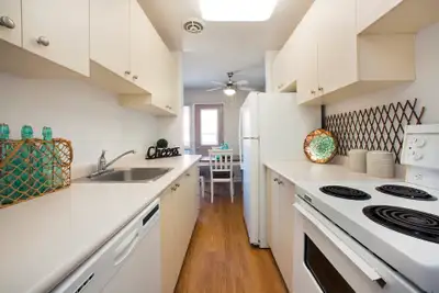 SPACIOUS 2 BEDROOM APARTMENT FOR RENT IN SARNIA! SELECT APARTMENTS FULLY REVITALIZED WITH PREMIUM FE...