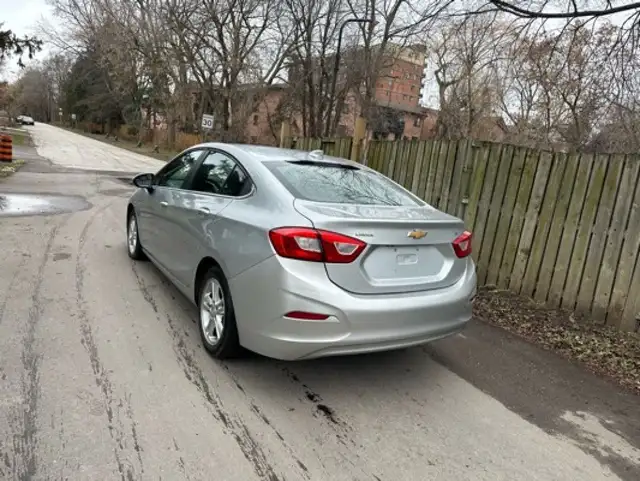 2018 Chevrolet Cruze 4dr Sdn 1.4L LT w/1SD in Cars & Trucks in City of Toronto - Image 3