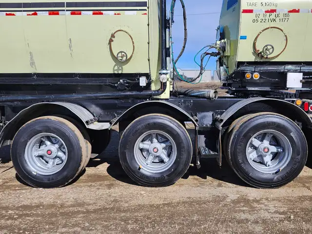 2004 Advance 51,400 L Super B-Train Insulated 406 Tank Trailer in Heavy Equipment in Delta/Surrey/Langley - Image 25