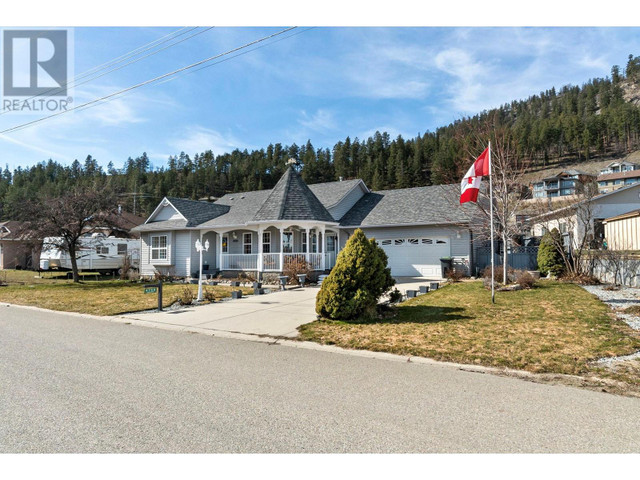 4750 Peachland Place Peachland, British Columbia in Houses for Sale in Penticton - Image 3