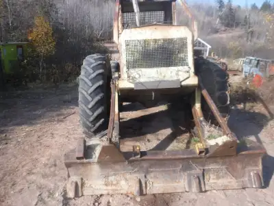 C5 TREEFARMER SKIDDER for parts:.Rockwell axles,one set of chains.blade . batteries,Can car winch ne...