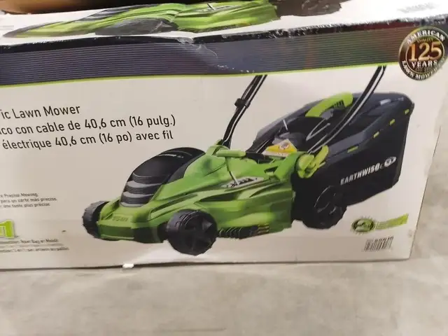 Lawnmowers, Snowblowers and more at Auction  - Ends July 8th in Lawnmowers & Leaf Blowers in Trenton - Image 9