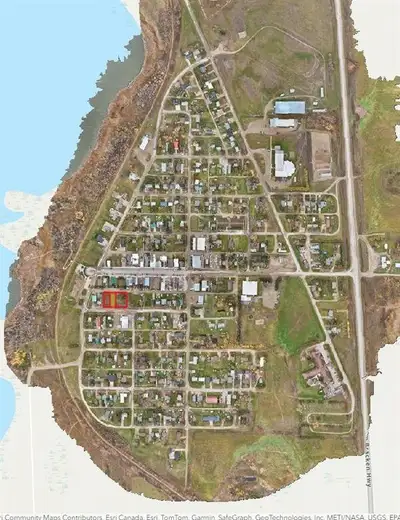 R36//Erickson/An opportunity awaits with this serviced middle vacant lot, one of three side-by-side...