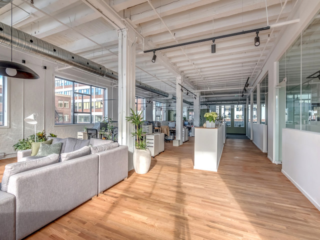 Bureaux lofts rénovés à louer Parc-Ex office space dans Espaces commerciaux et bureaux à louer  à Ville de Montréal