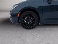 CLEAN CARFAX, LUXURY FAMILY DRIVING Experience premium comfort, advanced technology, and family-focu... (image 8)