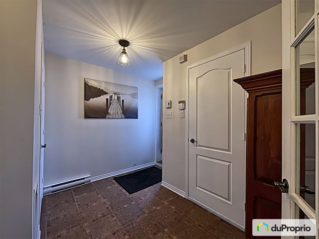 $379,500 - Condominium for sale in Longueuil (Vieux-Longueuil) — photo 2