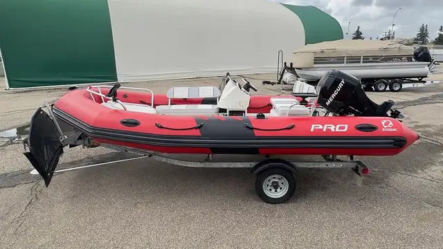 2013 Zodiac Pro 550 Bay Runner -used inflatable fishing boat in Powerboats & Motorboats in Prince Albert - Image 3
