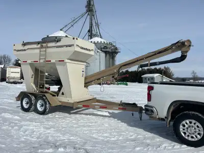 2013 Unverferth 2750 seed tender with 18' conveyor and telescoping spout, 2 compartments, roll tarp,...