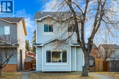 Welcome to your “I am Home” feeling. A wonderful single detached home to reside or as an investment...