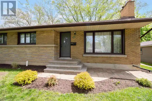 29 MASTERSON AVENUE St. Catharines (Glendale/Glenridge), Ontario in Houses for Sale in St. Catharines - Image 3