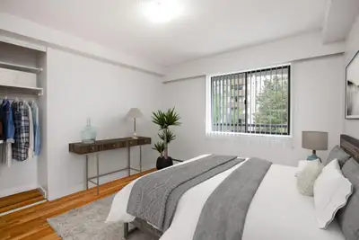 Located in the heart of the West End on a quiet, tree-lined street, The Marquis offers a gym for res...