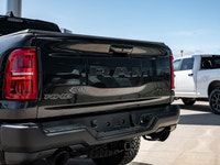 Welcome to 400 Chrysler Dodge Jeep Ram. 3.0L I-6 twin turbo engine - Advanced infotainment system -... (image 6)