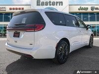 This Chrysler Pacifica has a durable Regular Unleaded V-6 3.6 L/220 engine powering this Automatic t... (image 4)