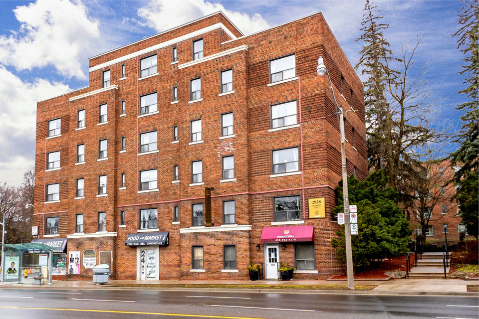 Chatsworth Apartments - Bachelor available at 2928 Yonge Street, dans Locations longue durée  à Ville de Toronto