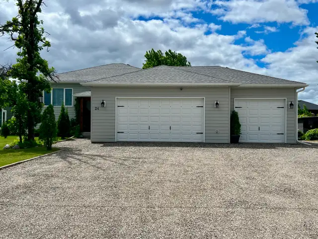 House for sale by owner in Steinbach