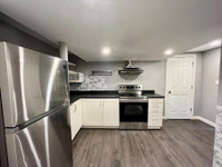 **SPACIOUS** 2 Bedroom Lower Unit in Niagara Falls!!