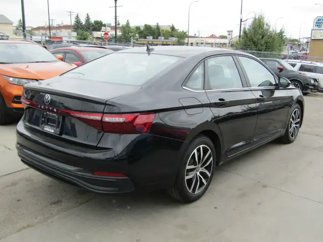 2026 Volkswagen Jetta Comfortline Leather Low KM | CarPlay || Ba in Cars & Trucks in Calgary - Image 7