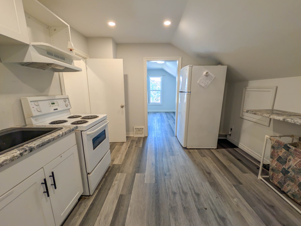 191 Burgar St, Welland - 1 Bedroom Upper Unit 2