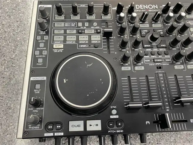 Denon DN-MC6000 DJ Controller in Performance & DJ Equipment in City of Toronto - Image 4