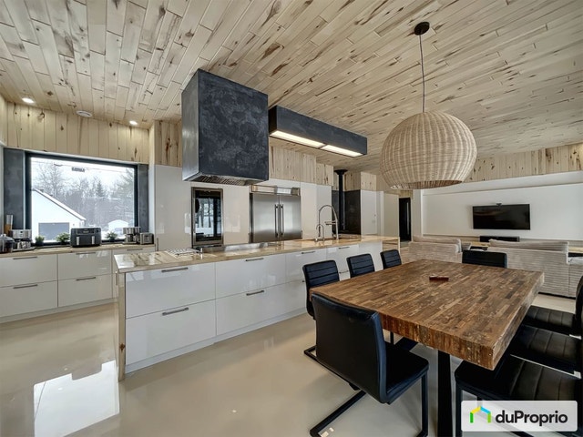 $699,999 - Bungalow for sale in ND-Du-Mont-Carmel — photo 1