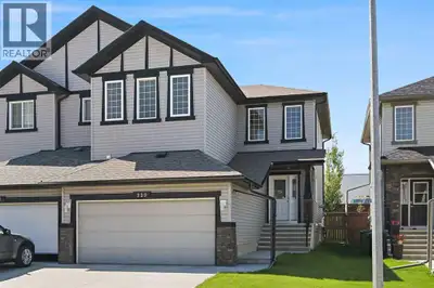 Welcome home to 229 Bridlerange Place in the sought after southwest community of Bridlewood. Walking...
