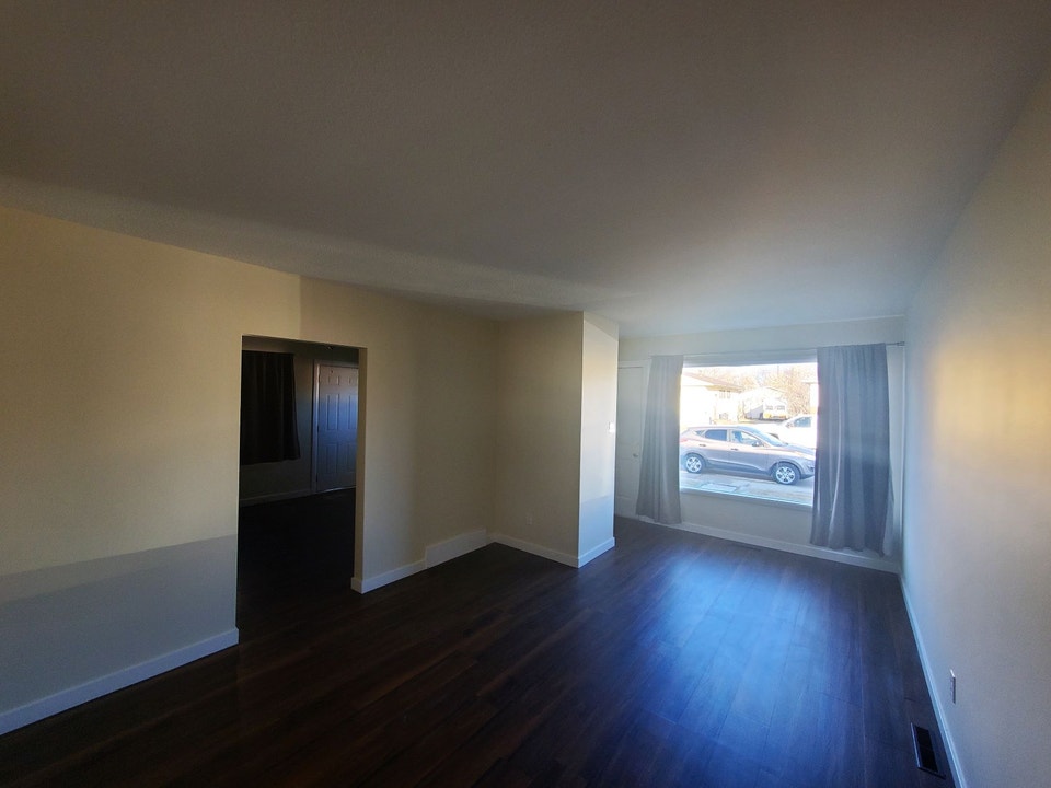 Small Pet Friendly, 2 Bedroom Duplex 4