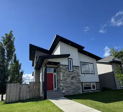 Discover comfort, space, and convenience in this beautifully maintained 6-bedroom, 3-bathroom home l...