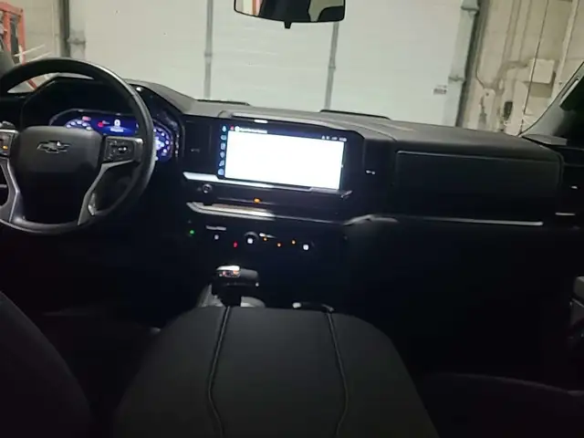 2025 Chevrolet Silverado 1500 LT Trail Boss LT TRAIL BOSS/Z71... in Cars & Trucks in Belleville - Image 3