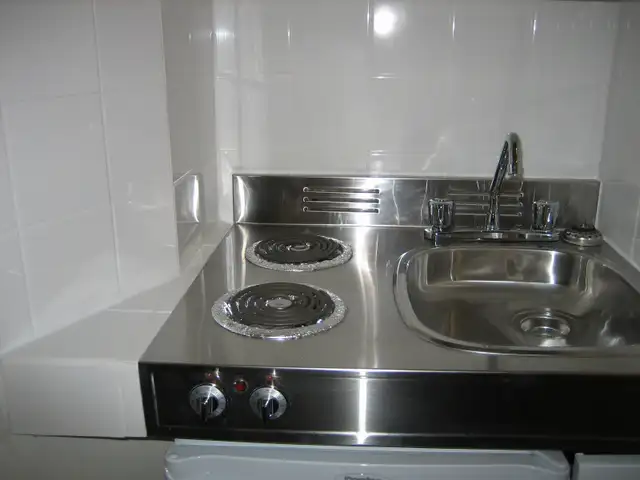 Chambre à louer, métro Atwater in Room Rentals & Roommates in City of Montréal - Image 11