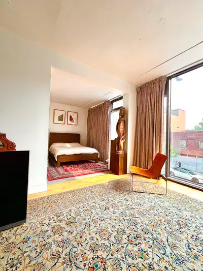 Second floor of a discreet commercial building in Mile ex/ Little Italy, this modern open loft is fi...